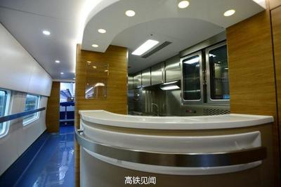 中国标准动车组首次载客运行:时速350公里 配电源插座